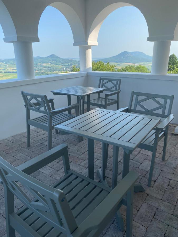 Chateau Segesdi Borapartman Gyulakeszi Экстерьер фото